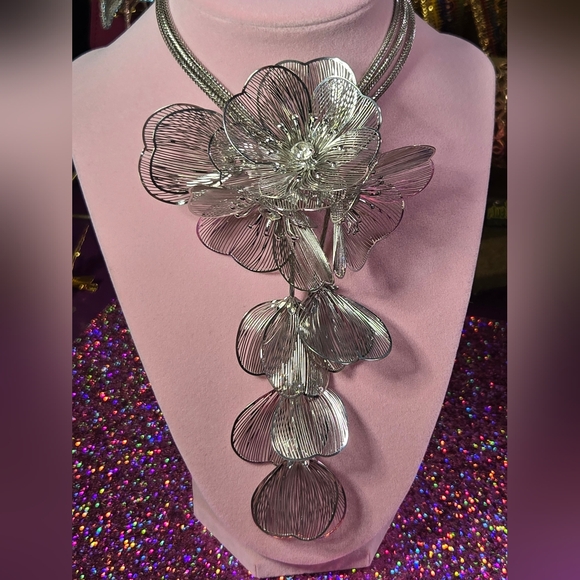 SOLD!!!STUNNING STATEMENT NECKLACE - Picture 5 of 8